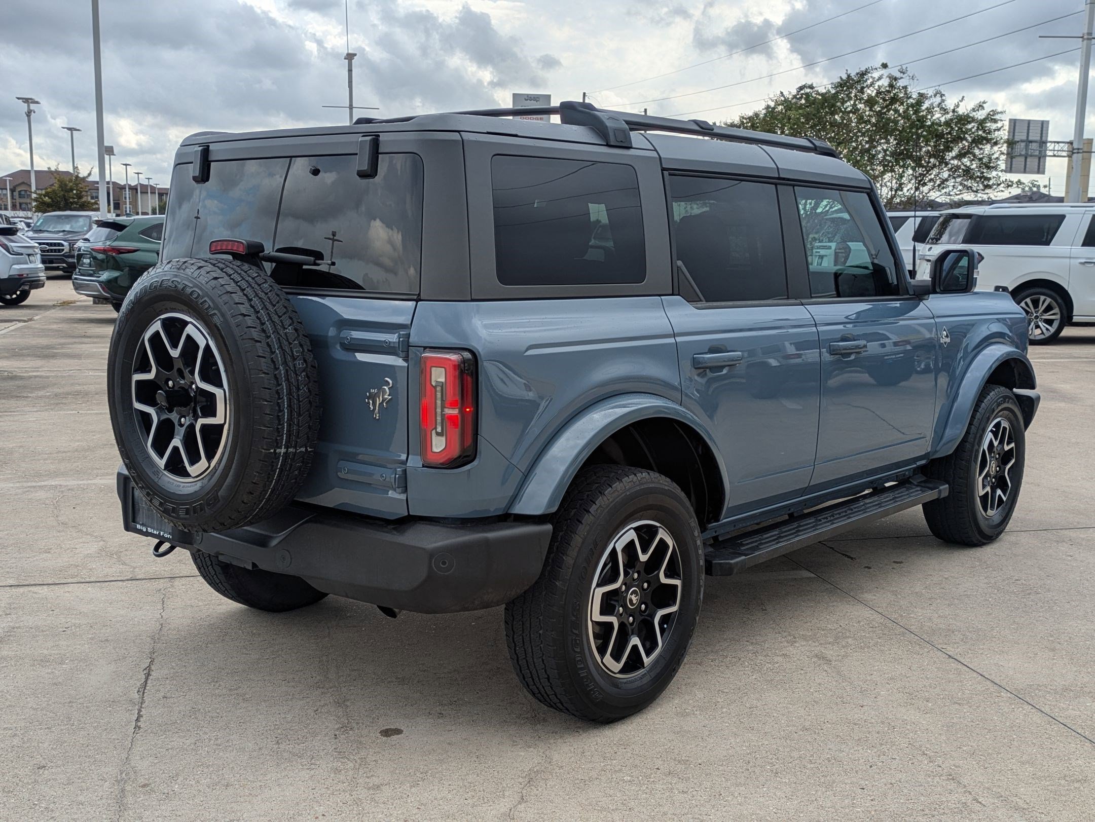 Used 2024 Ford Bronco Outer Banks image 3
