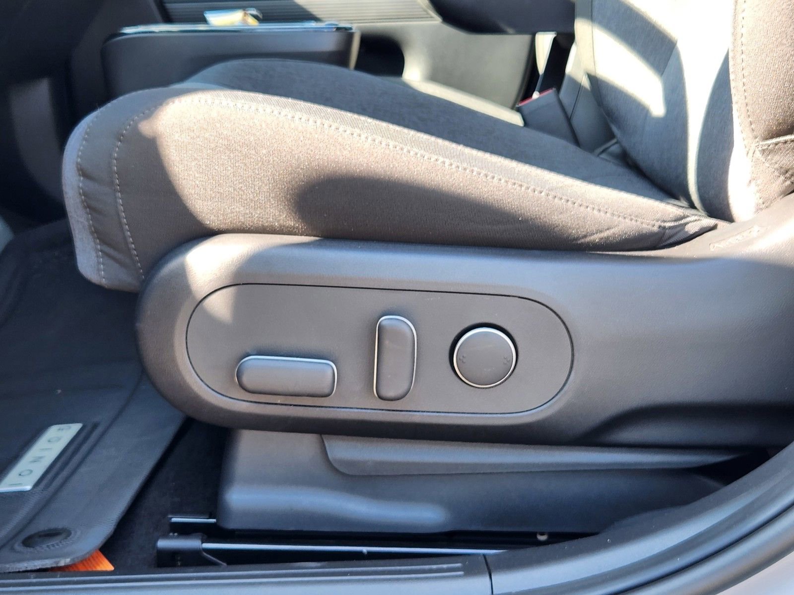 Used 2025 Hyundai Ioniq 5 SE image 6