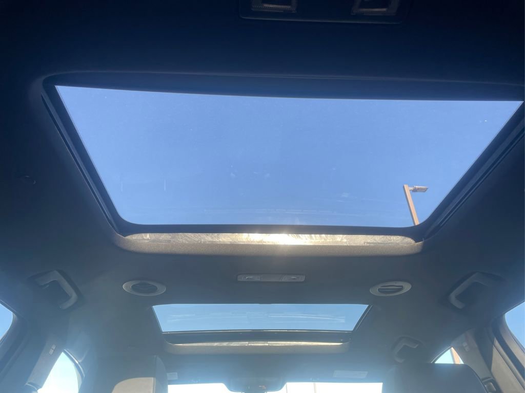 Used 2022 Chevrolet Traverse RS AWD/4WD image 19