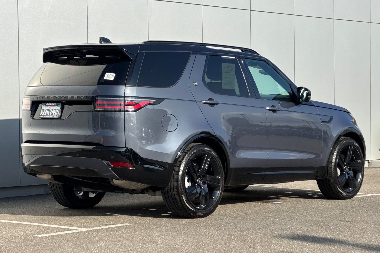 Used 2025 Land Rover Discovery Dynamic SE AWD/4WD image 5