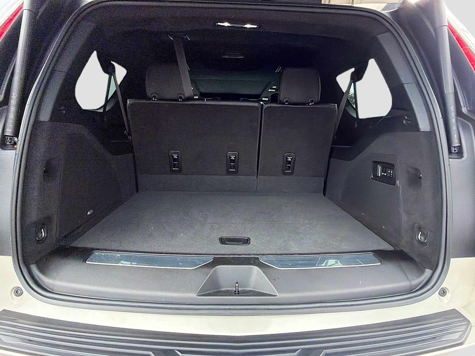 Used 2023 Cadillac Escalade ESV Sport Platinum w/ LPO, ONYX Package AWD/4WD image 12