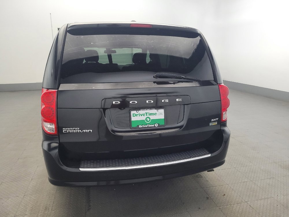 Used 2017 Dodge Grand Caravan SXT image 6