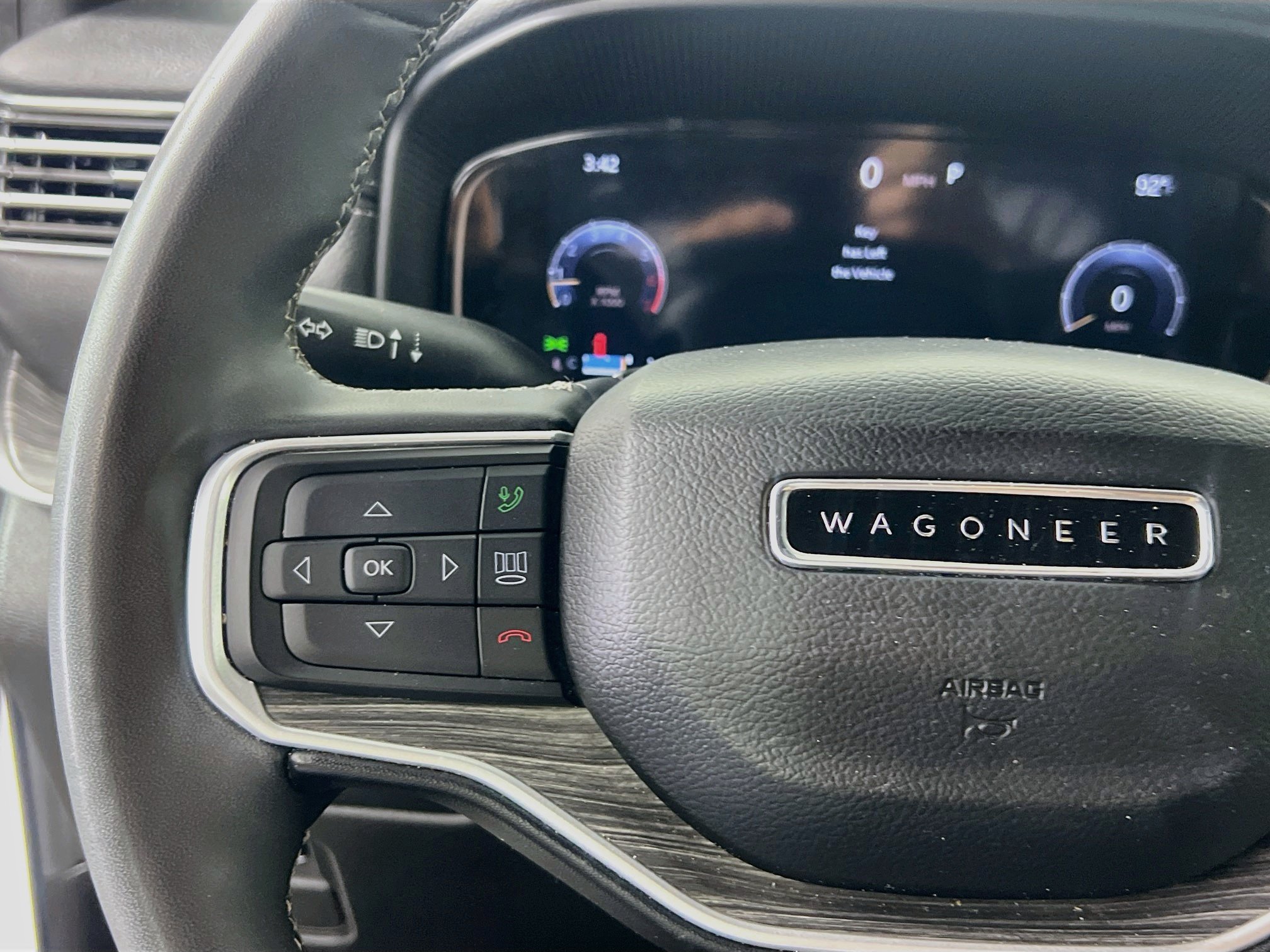 Used 2024 Jeep Wagoneer L Series II w/ Flexible Seating Group AWD/4WD image 18