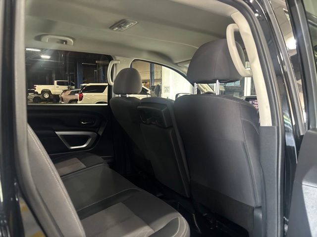 Used 2022 Nissan Titan SV AWD/4WD image 32