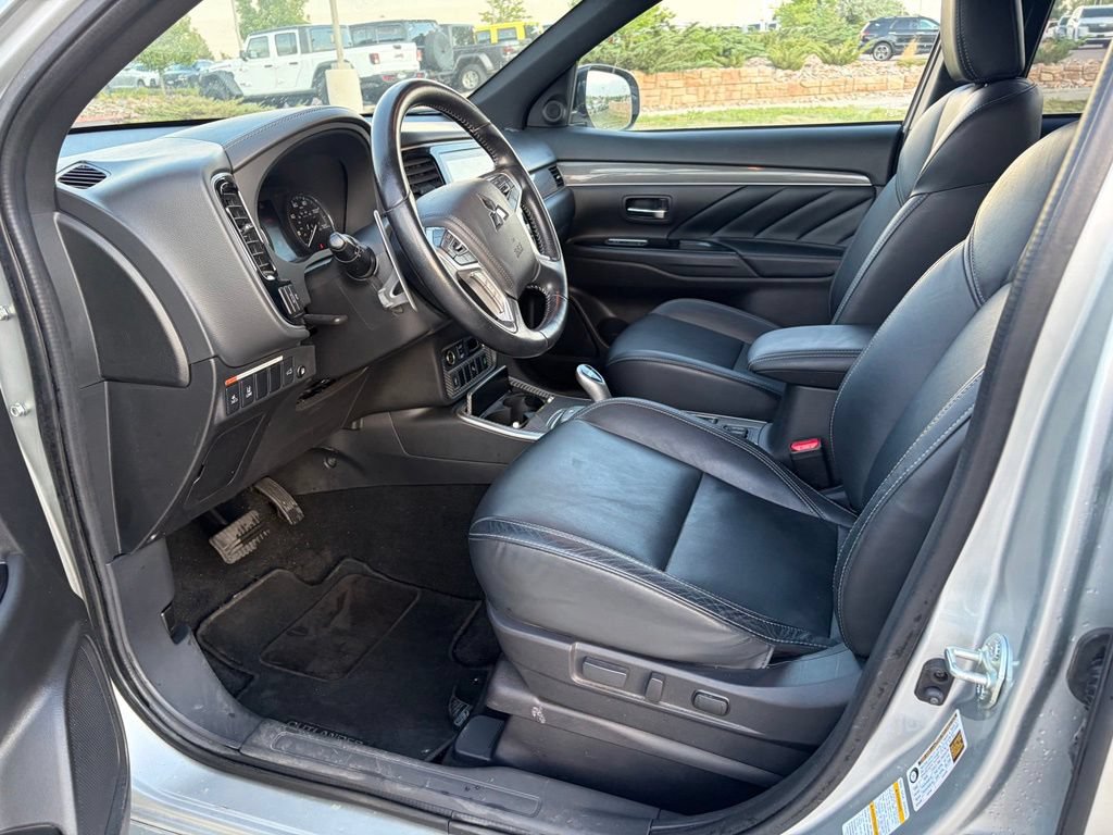 Used 2021 Mitsubishi Outlander 4WD Plug-In Hybrid image 17