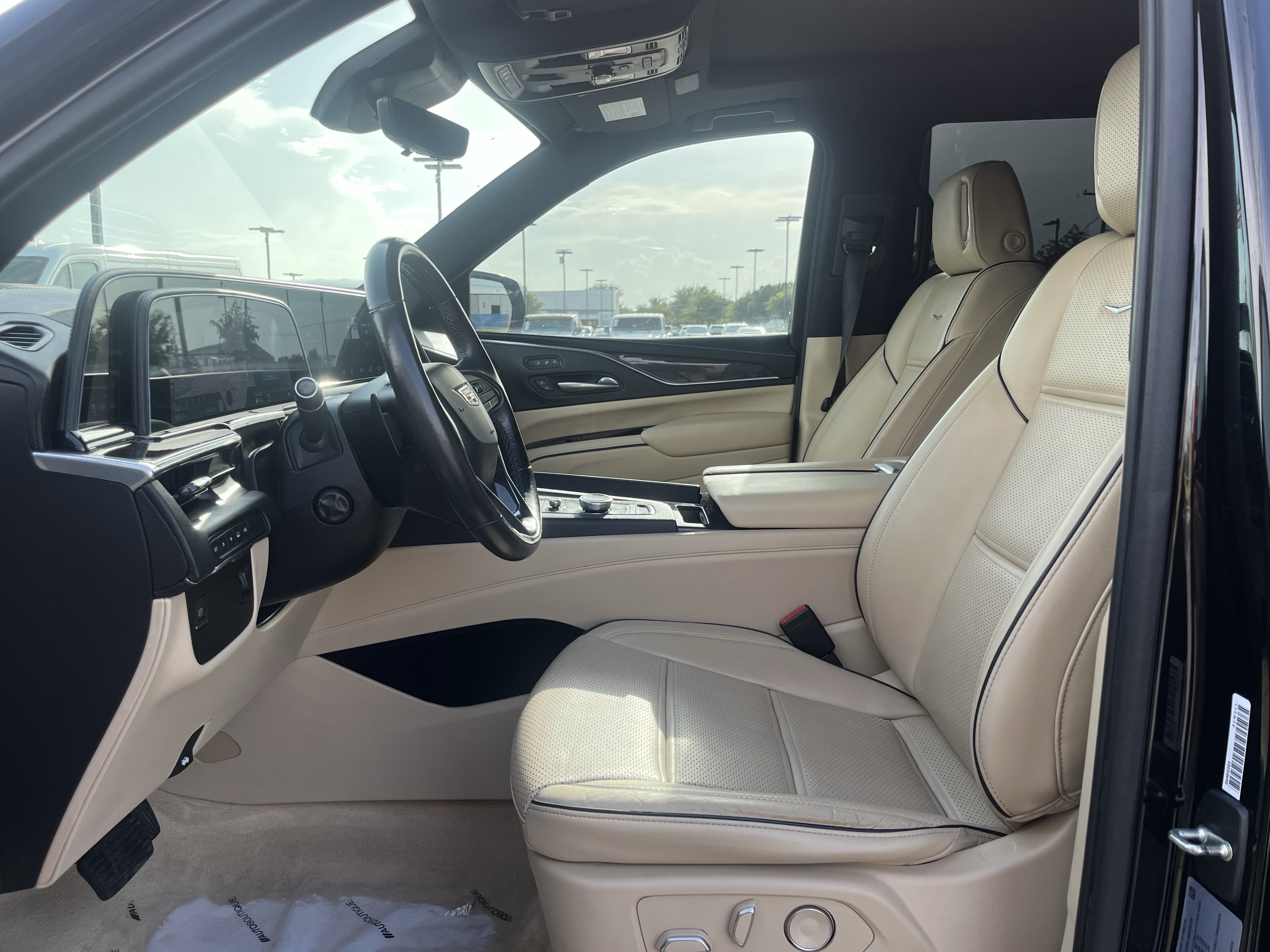 Used 2021 Cadillac Escalade Premium Luxury AWD/4WD image 30