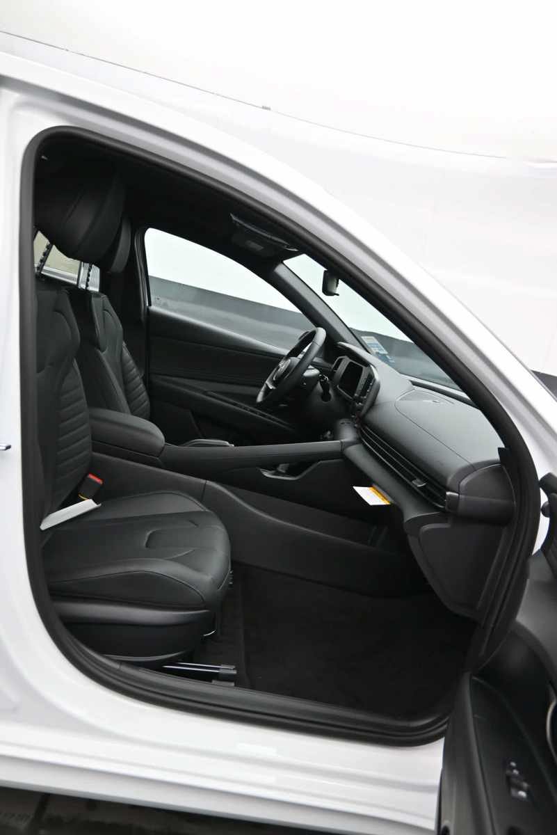 New 2026 Hyundai Elantra SEL Sport FWD image 11