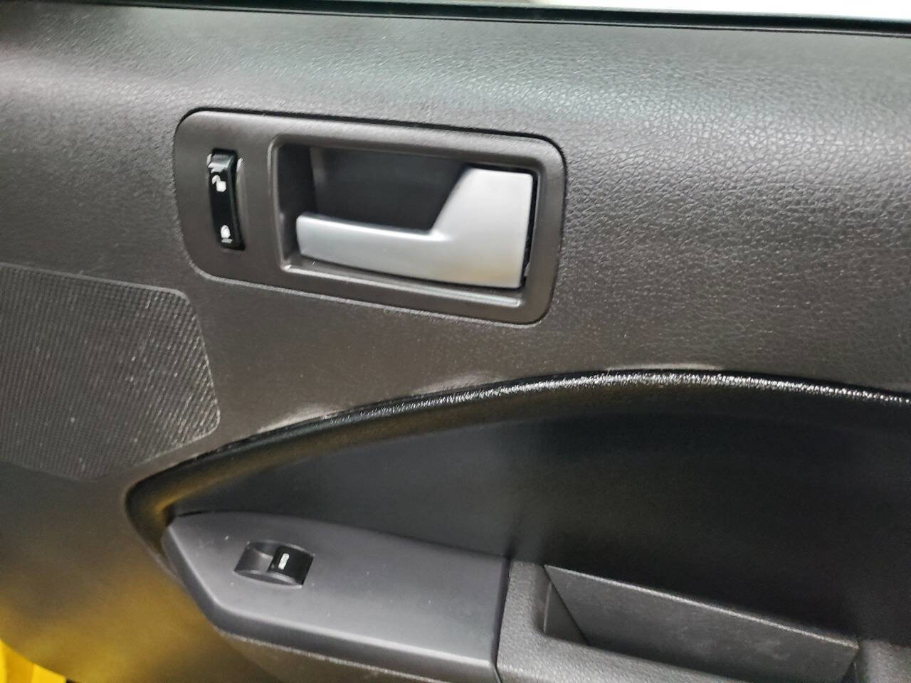 Used 2005 Ford Mustang GT Premium image 14