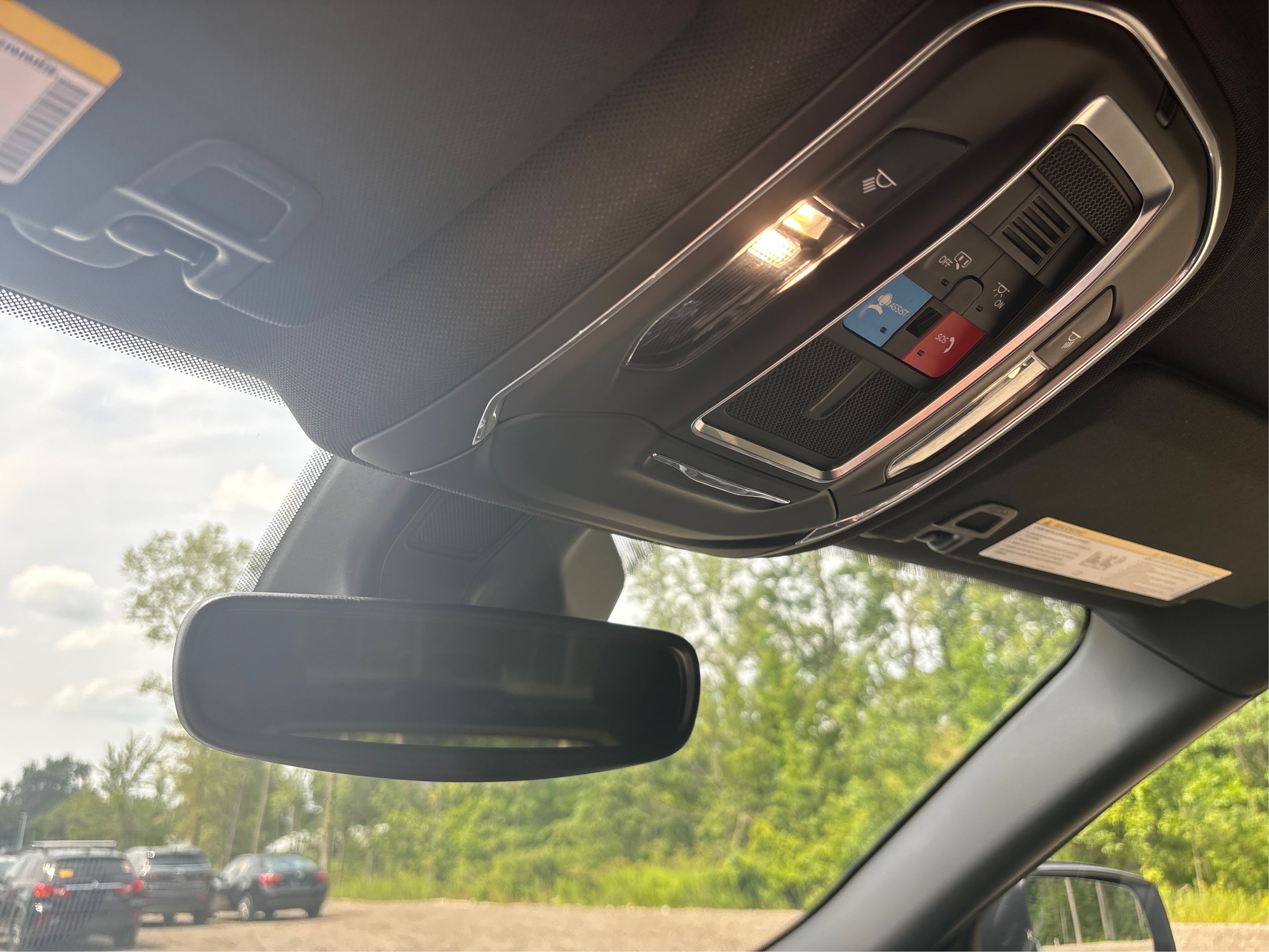 Used 2024 Jeep Grand Cherokee Laredo image 18