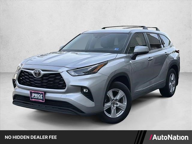 Used 2023 Toyota Highlander LE FWD image 1