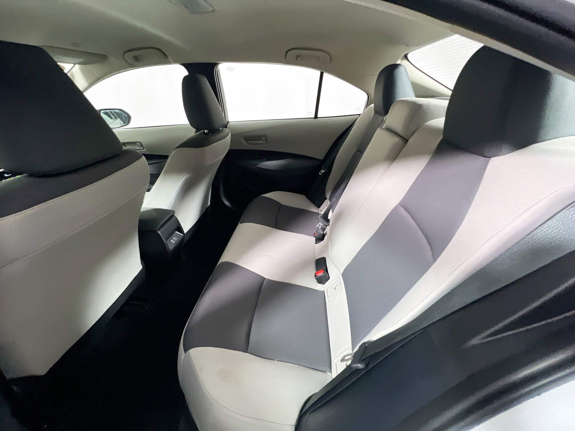 Used 2025 Toyota Corolla LE image 28