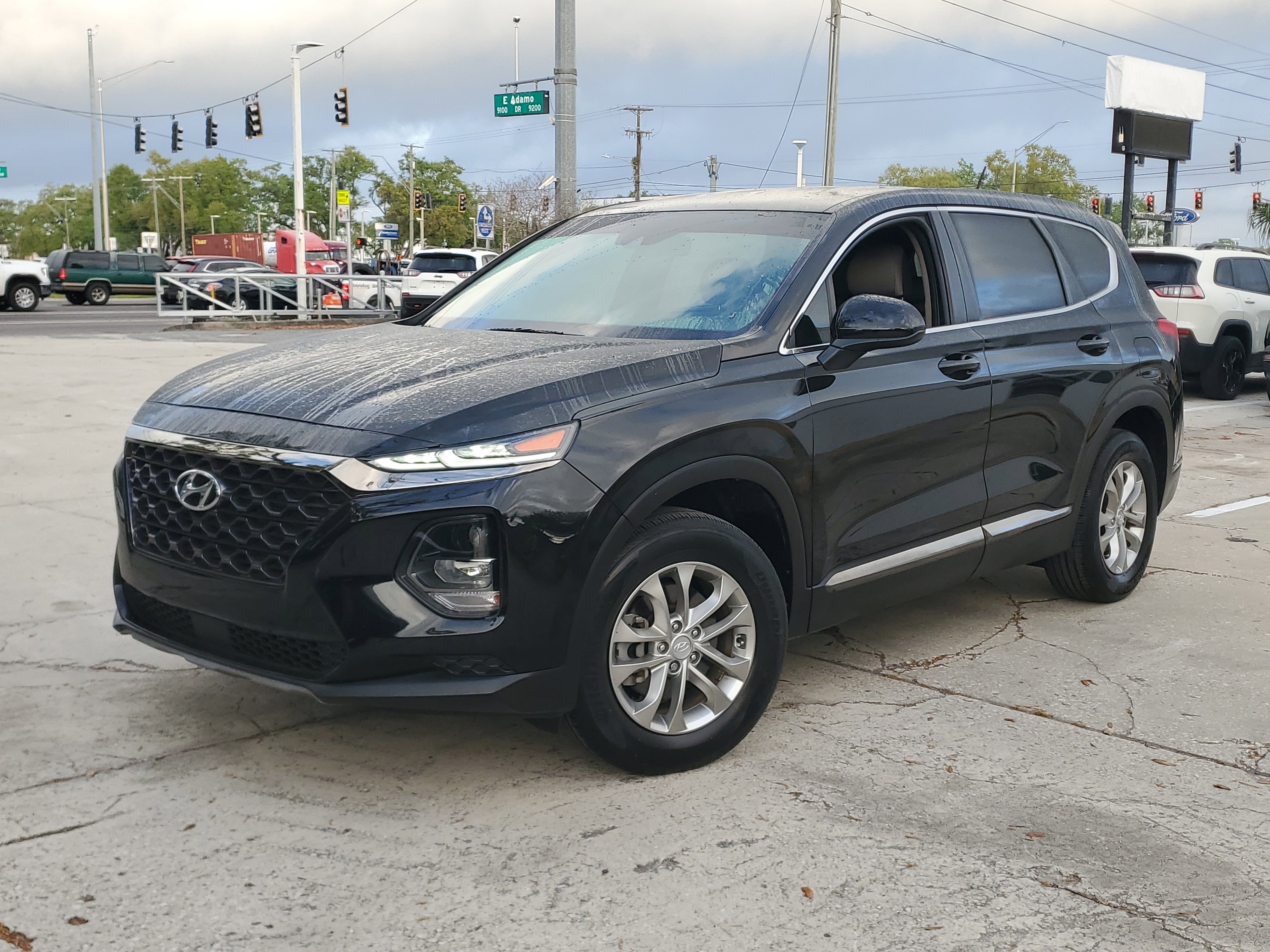 Used 2019 Hyundai Santa Fe SE image 1