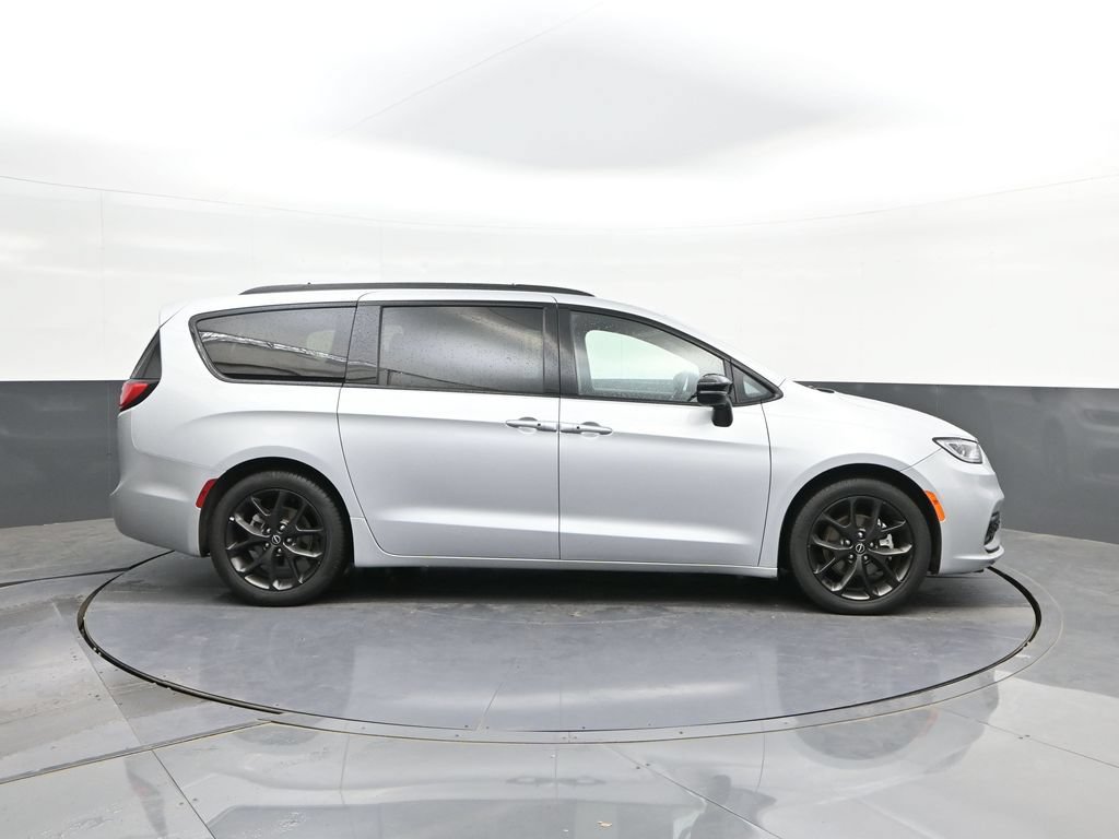Used 2026 Chrysler Pacifica Limited w/ S Appearance Package FWD image 24