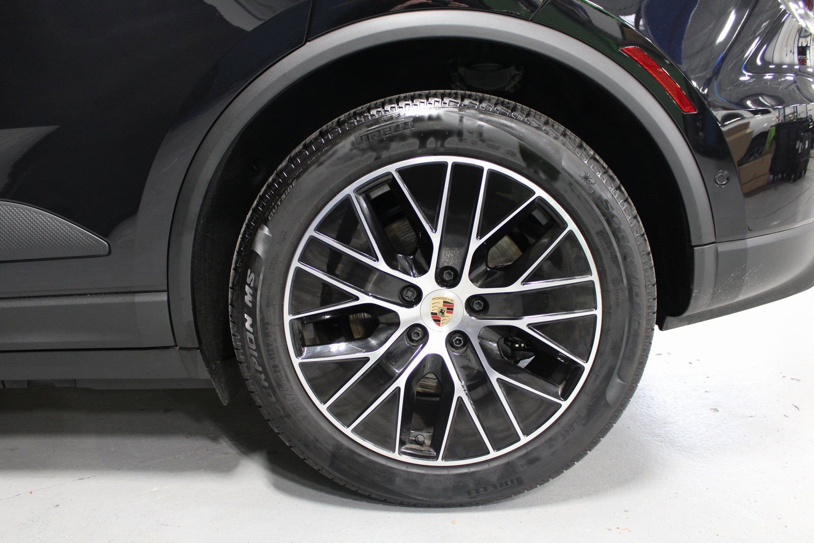 Certified 2025 Porsche Macan Electric image 18