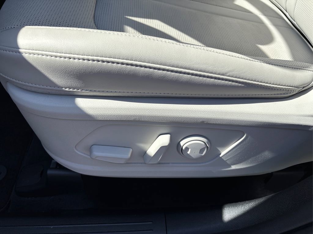 Certified 2025 Kia Sorento S image 36