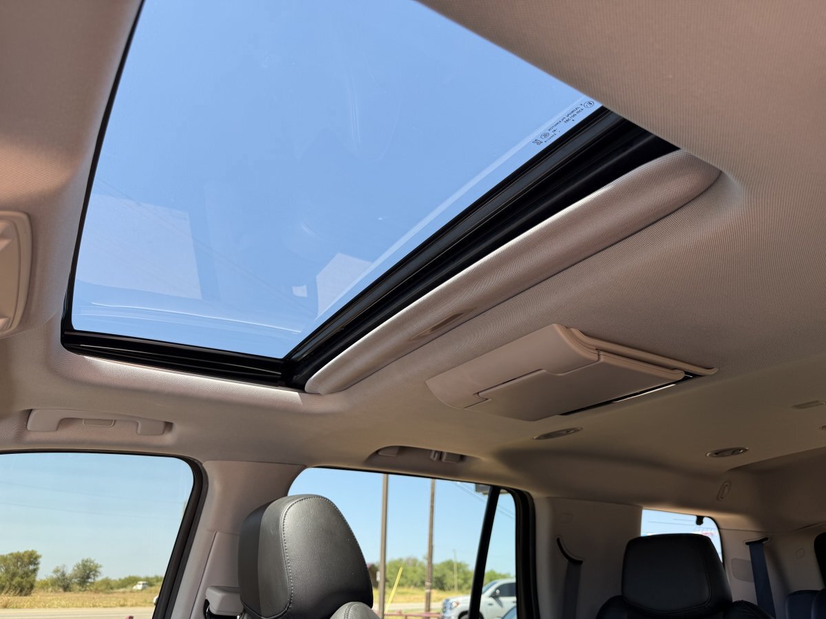 Used 2019 Cadillac Escalade Premium Luxury AWD/4WD image 17