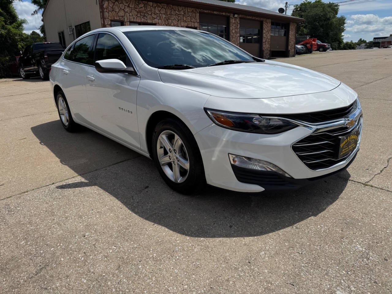 Used 2023 Chevrolet Malibu LT FWD image 3