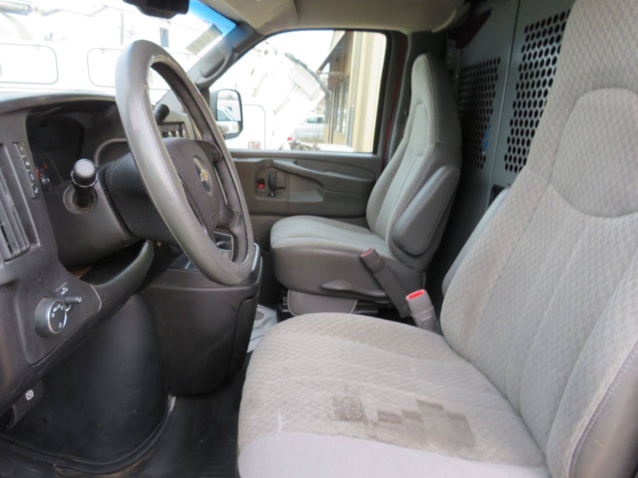 Used 2009 Chevrolet Express 2500 RWD image 8