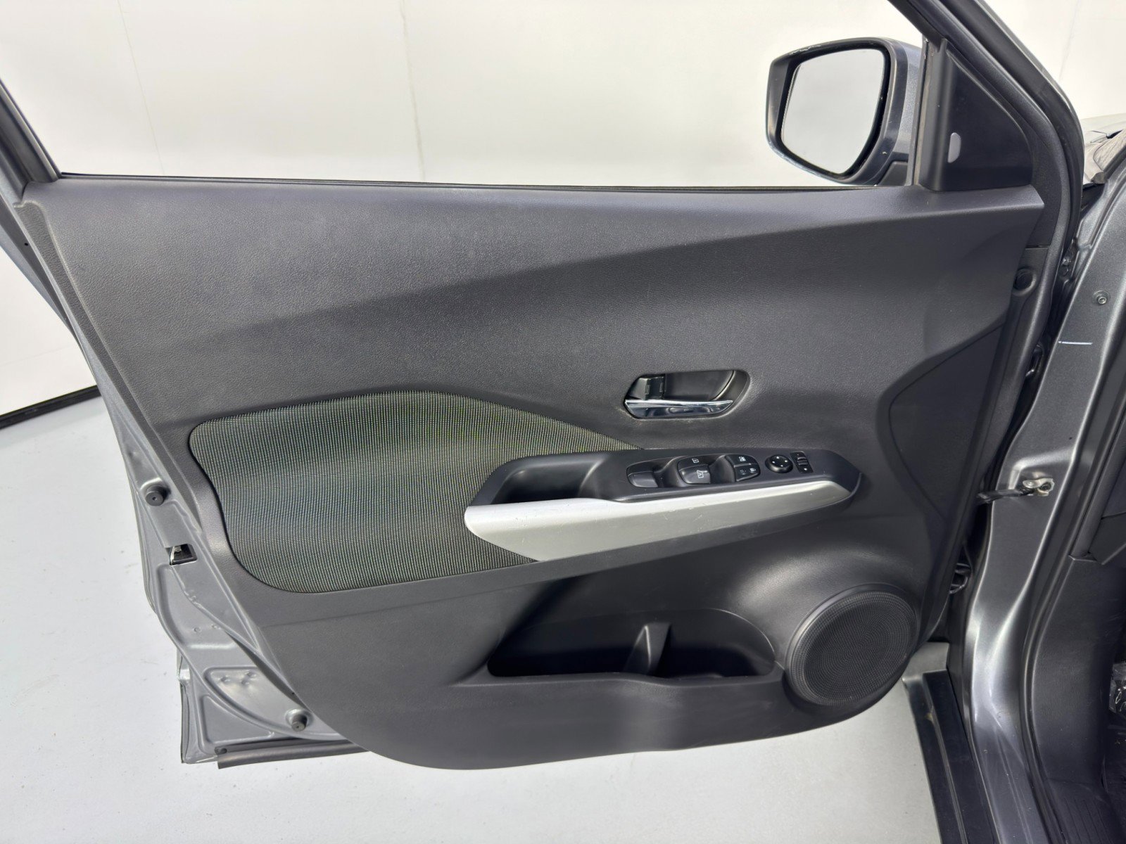 Used 2019 Nissan Kicks SV image 34