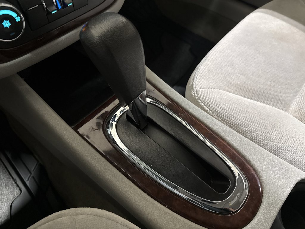 Used 2011 Chevrolet Impala LT FWD image 16