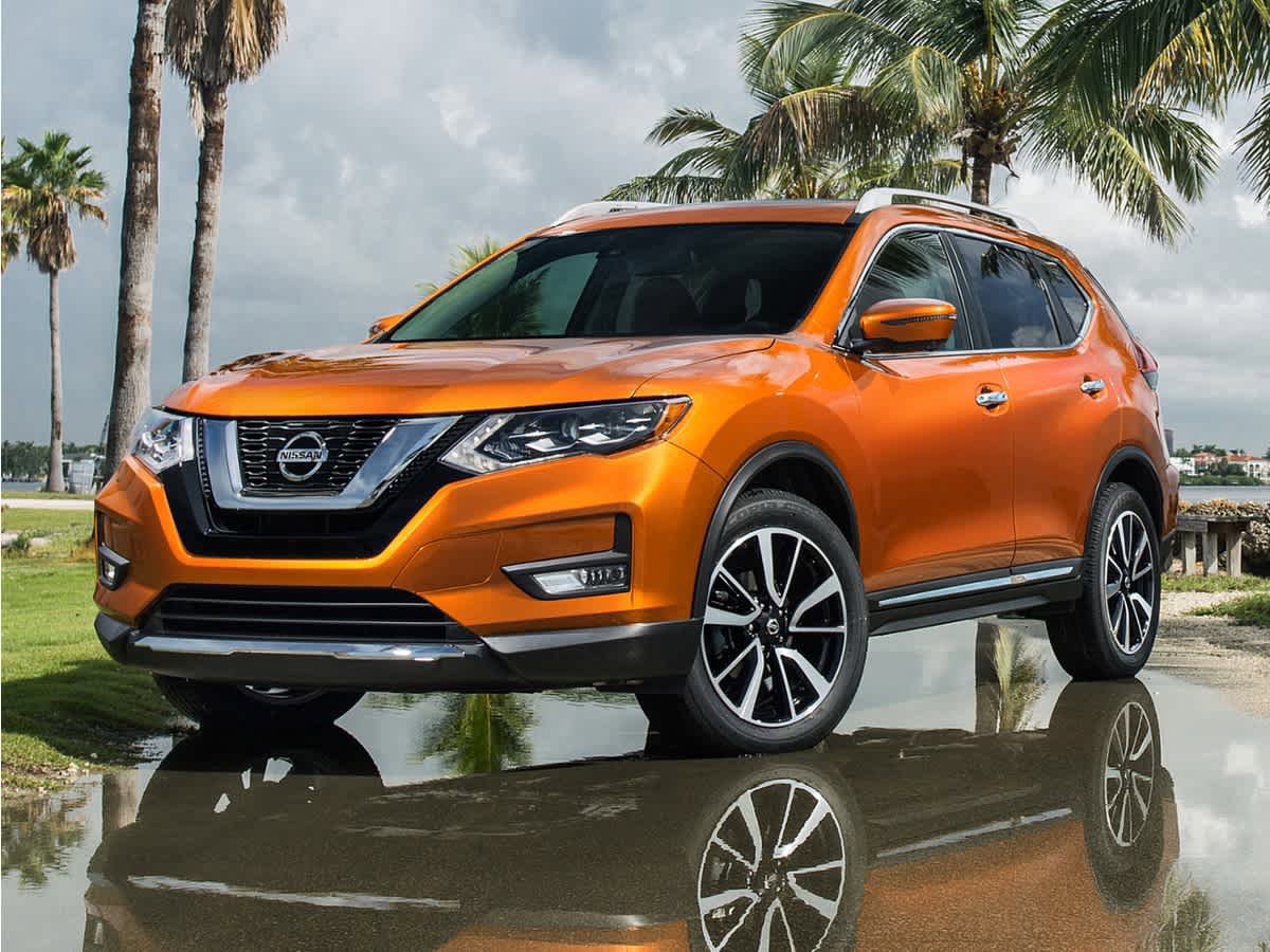 Used 2018 Nissan Rogue SV w/ Premium Package FWD image 1