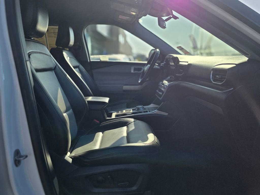 Used 2023 Ford Explorer XLT w/ Equipment Group 202A image 9