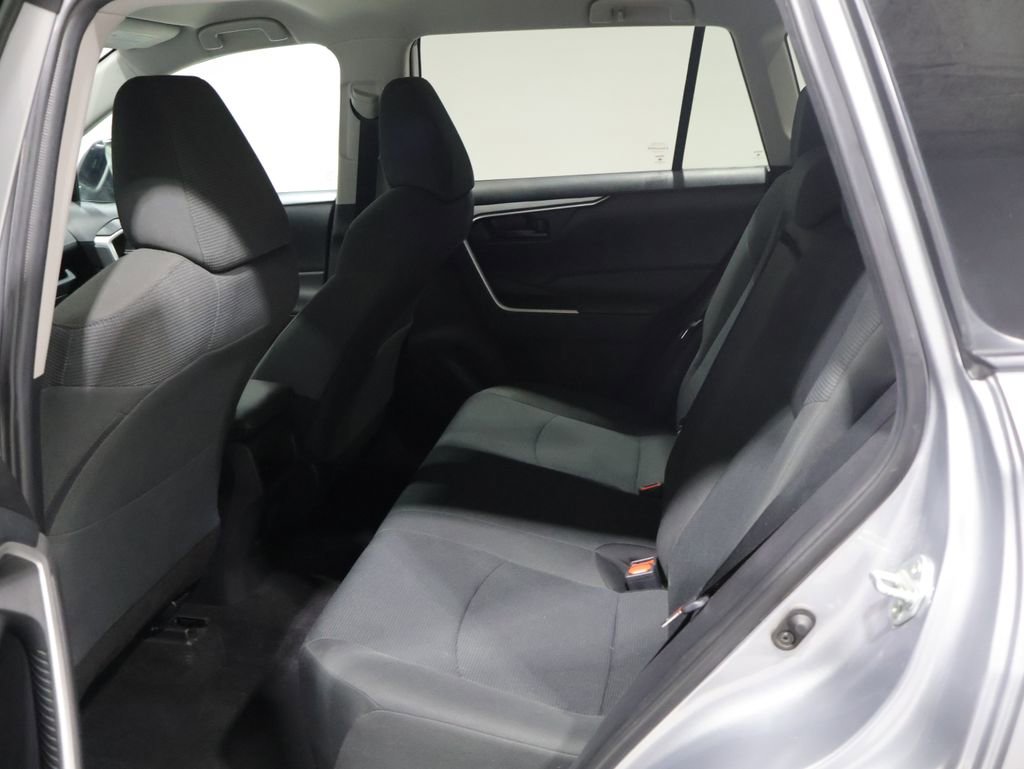 Used 2021 Toyota RAV4 LE AWD/4WD image 18