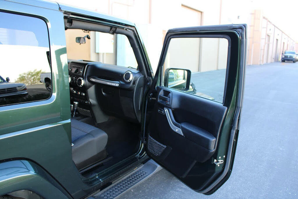 Used 2011 Jeep Wrangler Sahara w/ Connectivity Group AWD/4WD image 55