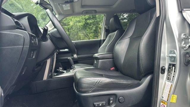 Used 2018 Toyota 4Runner Limited AWD/4WD image 19