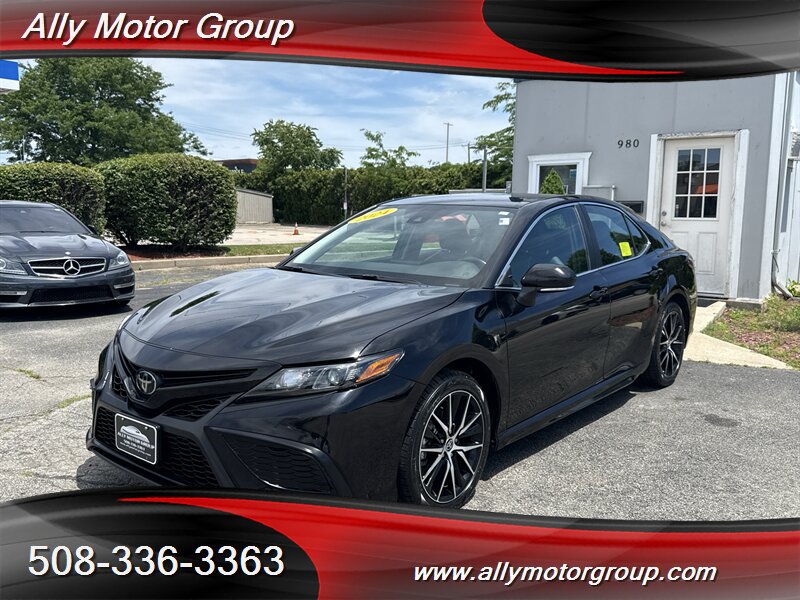 Used 2024 Toyota Camry SE w/ Cold Weather Package