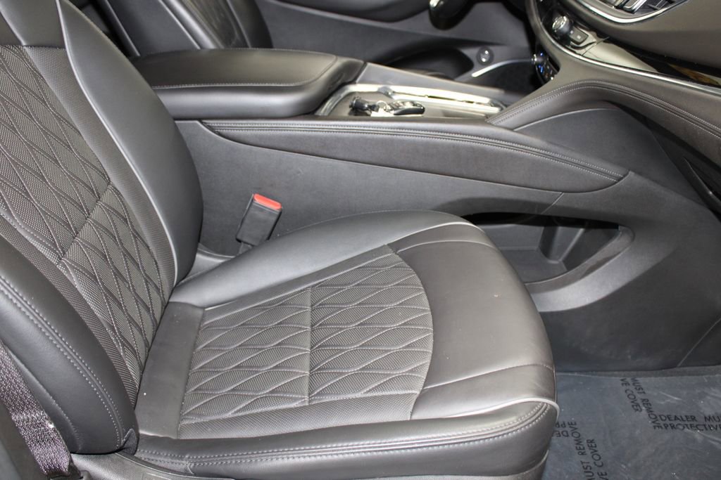 Used 2022 Buick Enclave Avenir w/ Avenir Technology Package image 19