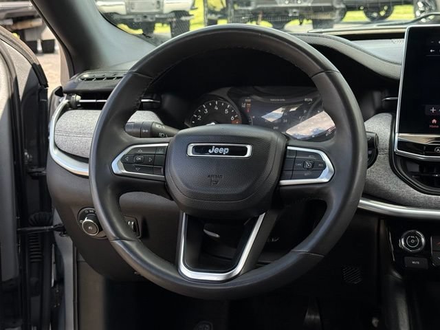 Used 2023 Jeep Compass Latitude w/ Sun and Sound Group AWD/4WD image 6