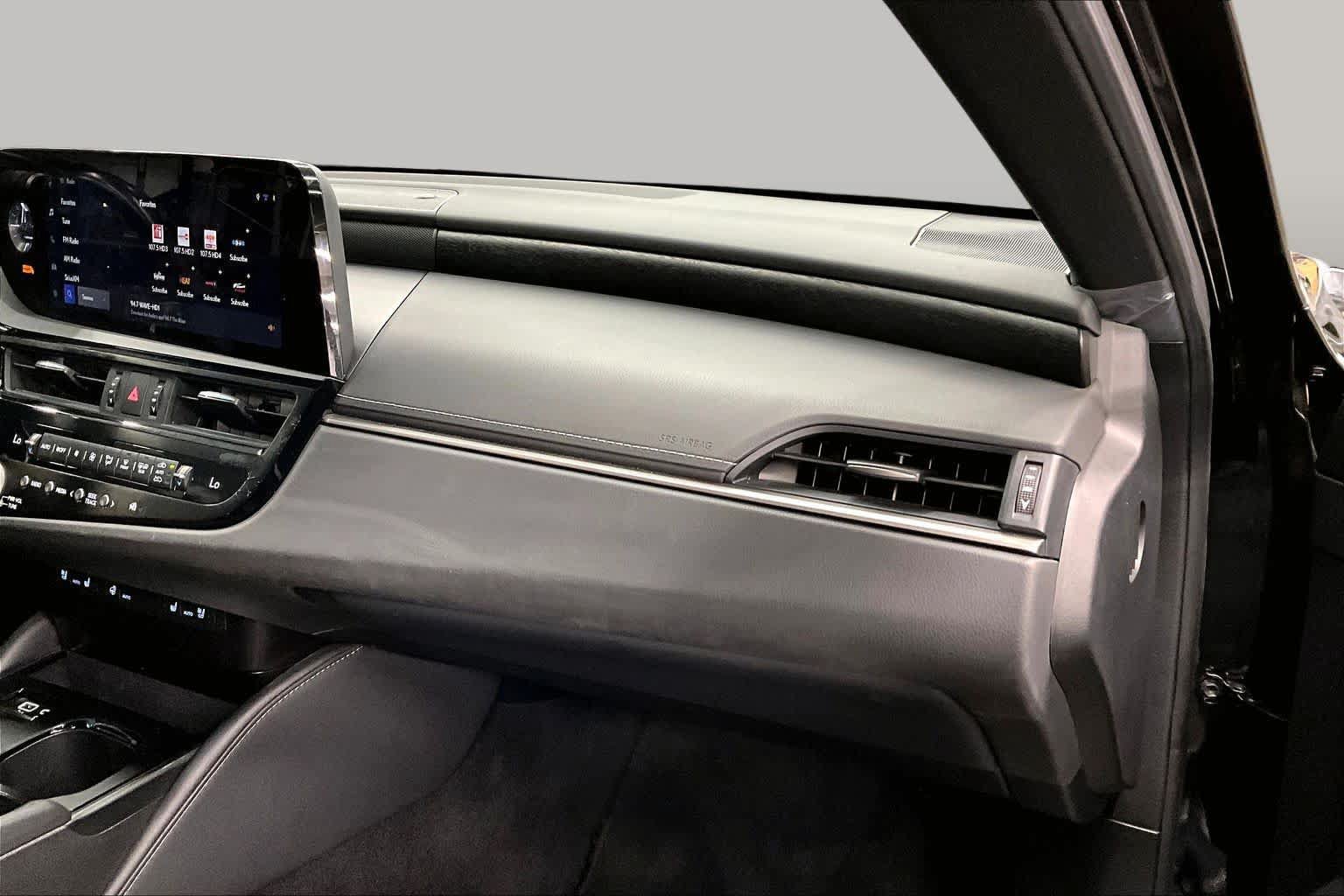 Used 2024 Lexus ES 300h w/ Premium Package FWD image 18