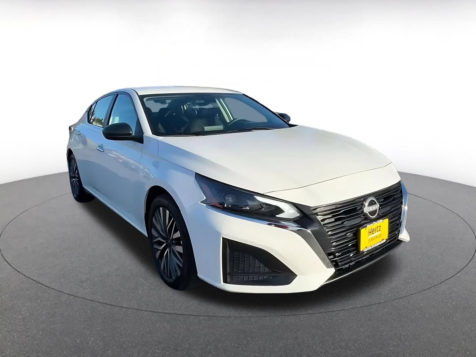 Used 2025 Nissan Altima 2.5 SV FWD image 3