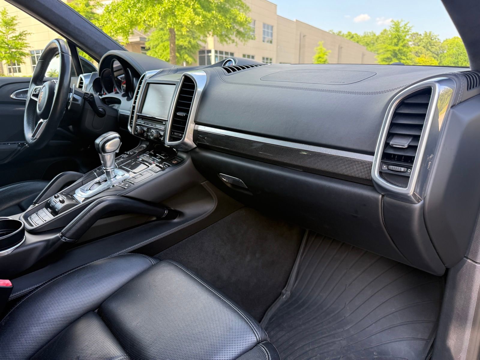 Used 2016 Porsche Cayenne GTS AWD/4WD image 24