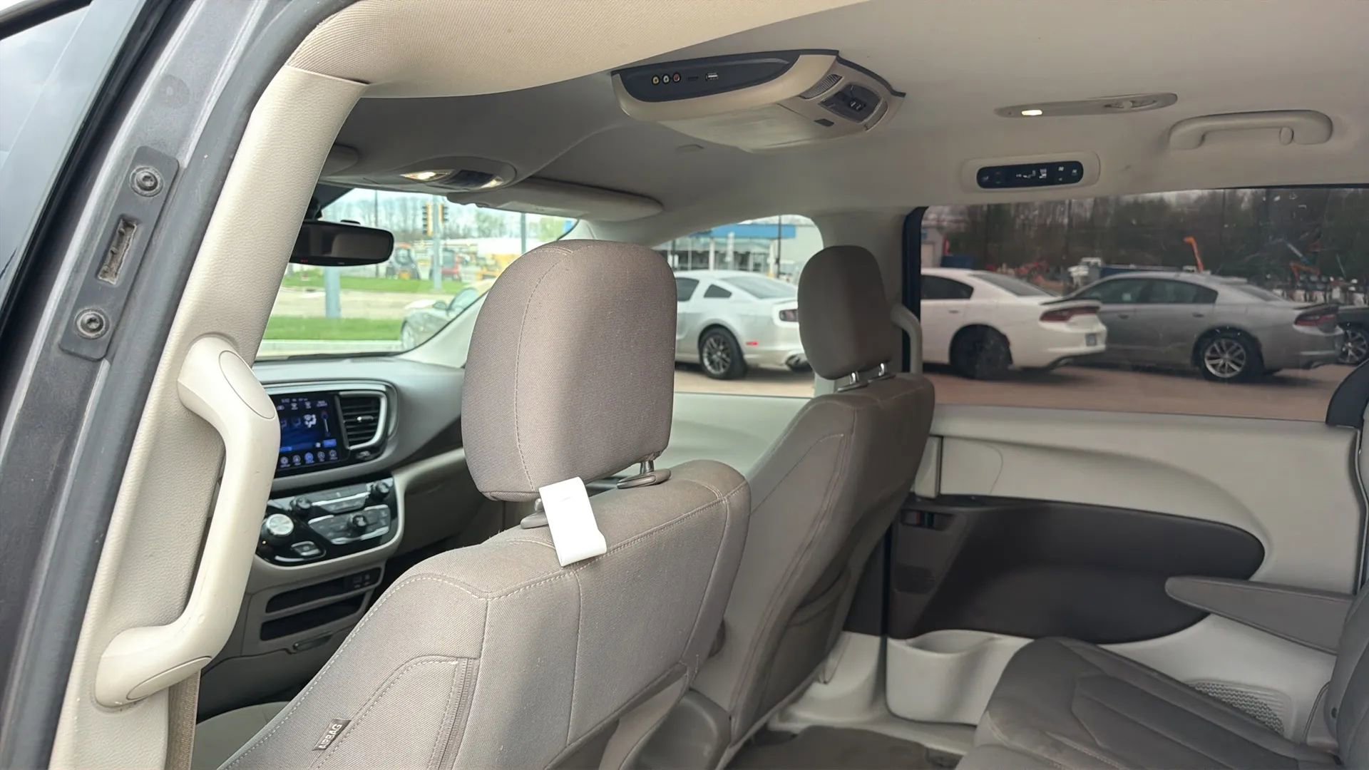 Used 2017 Chrysler Pacifica Touring image 37