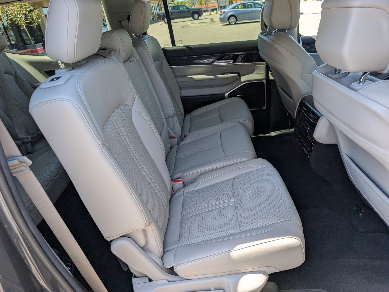 Used 2022 Jeep Wagoneer Series III image 5