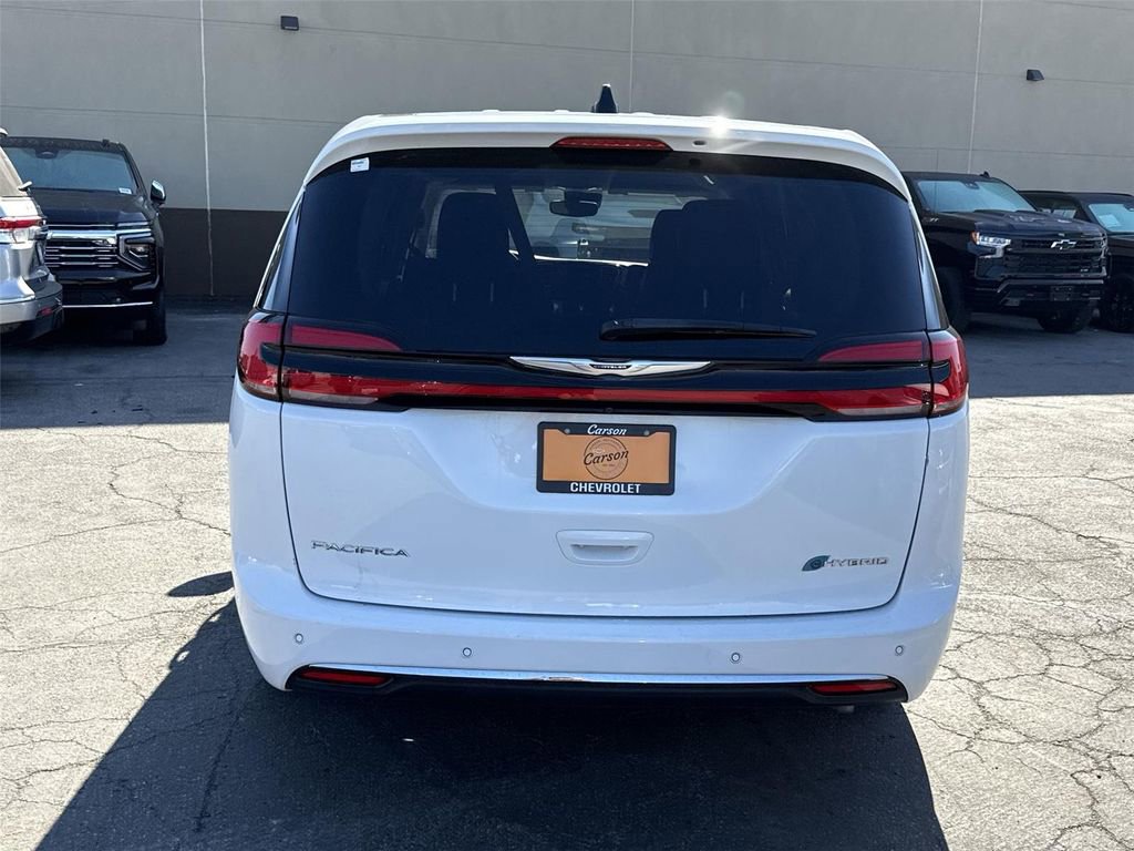 Used 2023 Chrysler Pacifica Touring-L image 4