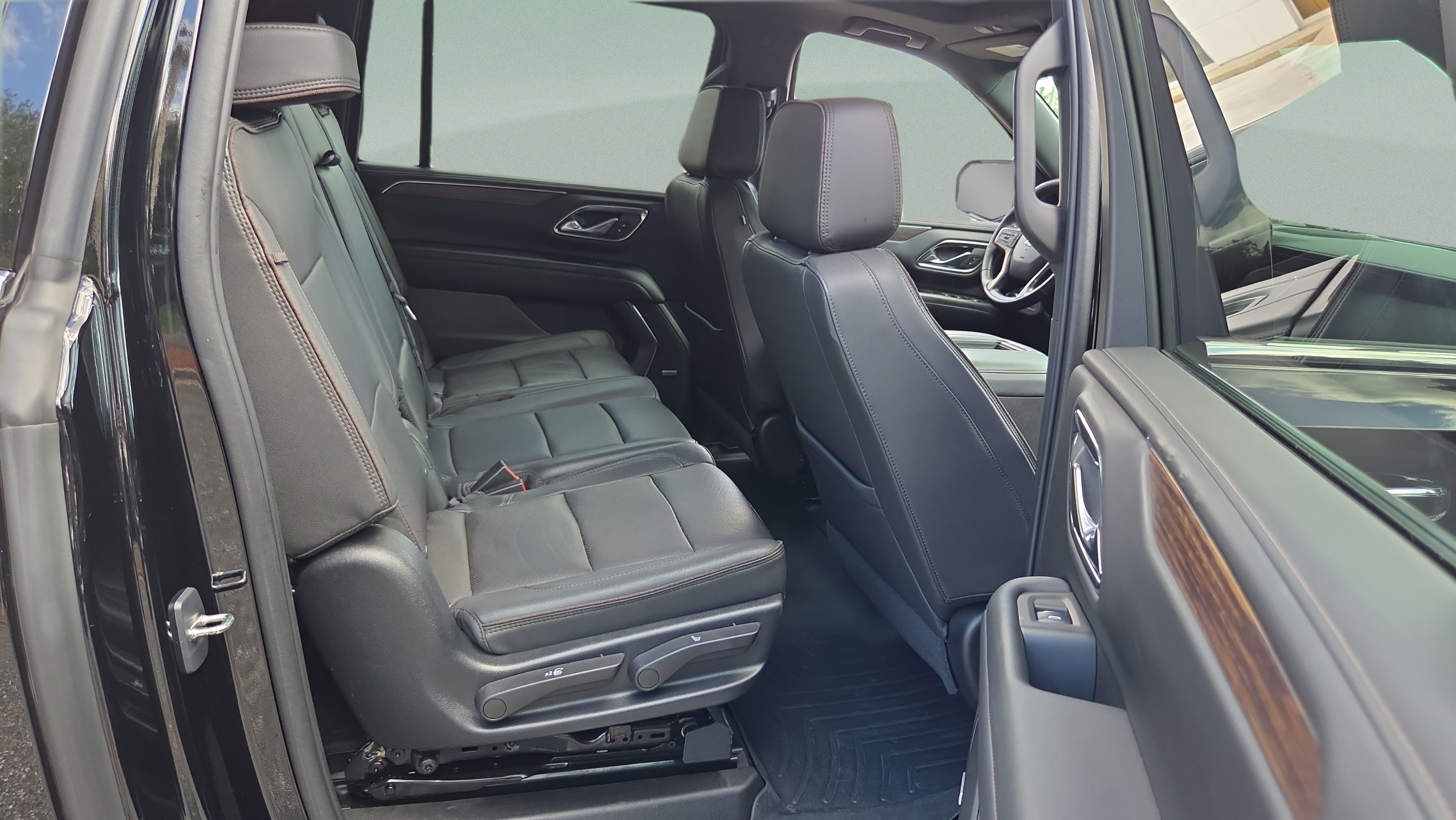 Certified 2023 Chevrolet Suburban High Country AWD/4WD image 17