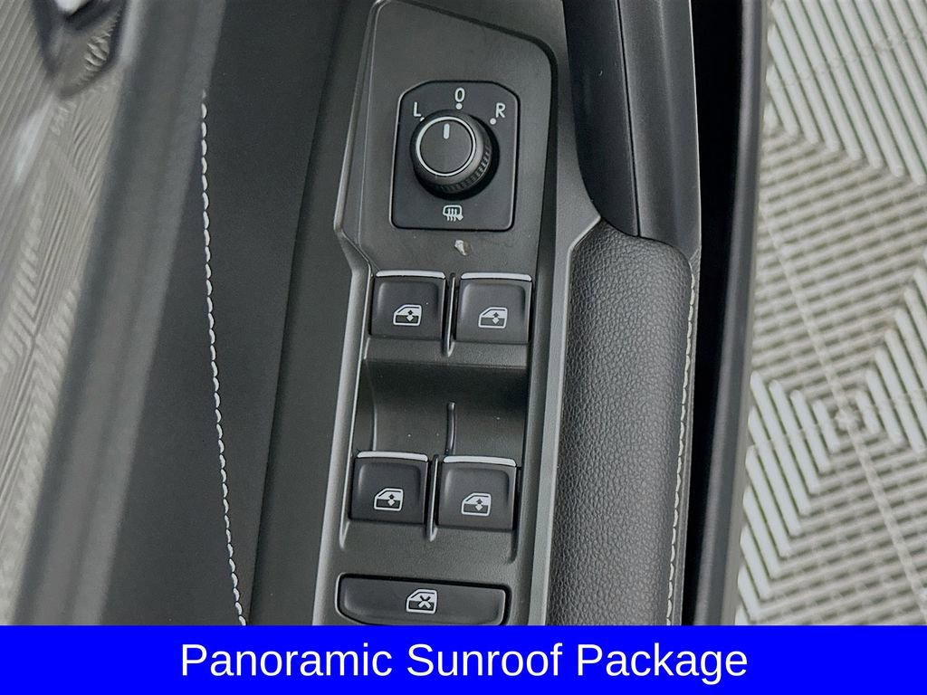 Used 2024 Volkswagen Tiguan SE w/ Panoramic Sunroof Package image 22