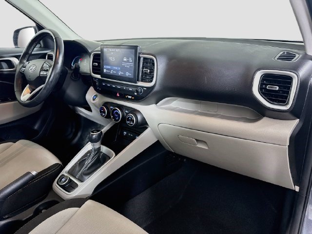 Used 2024 Hyundai Venue SEL FWD image 29