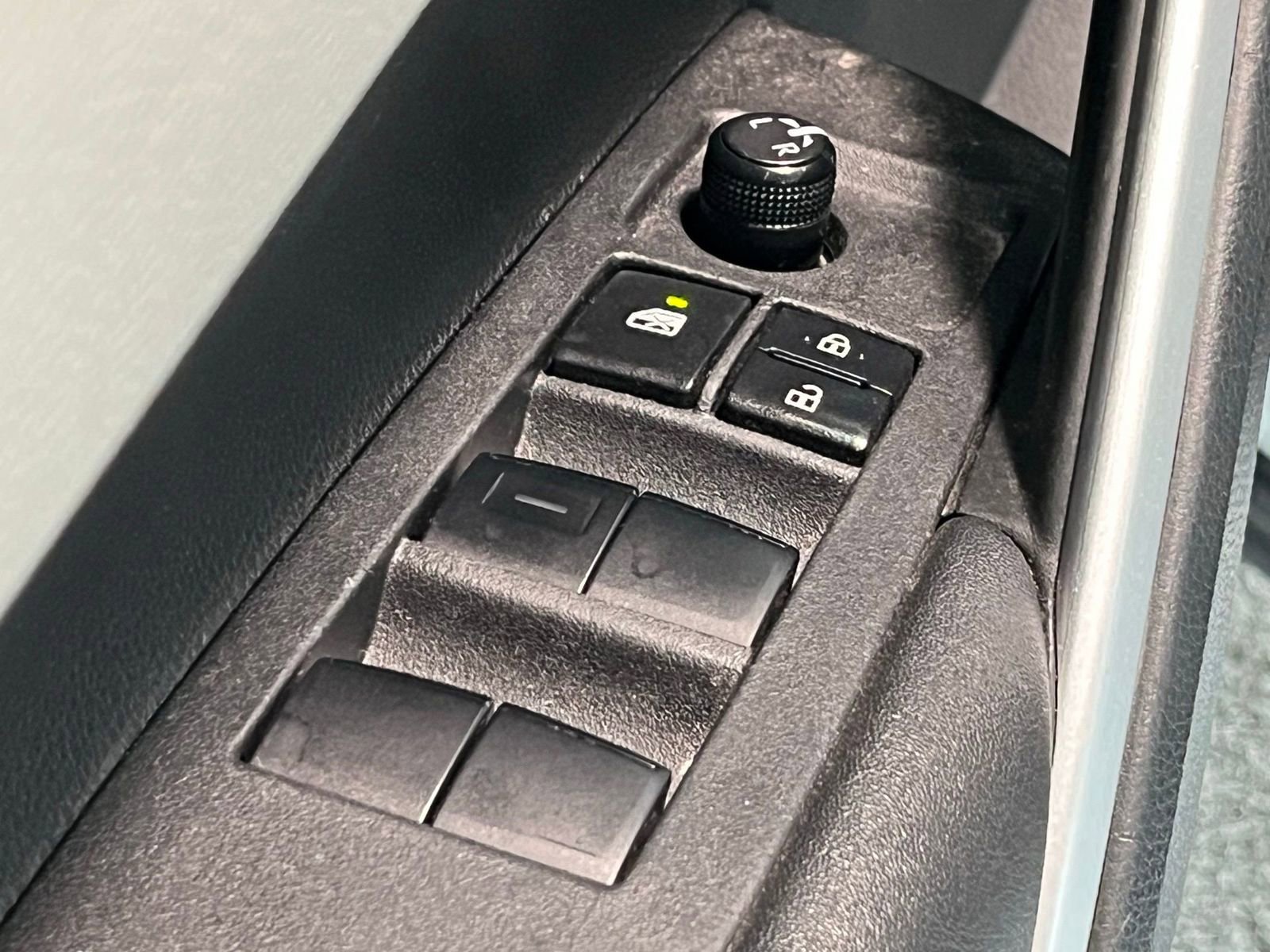 Used 2023 Toyota Corolla Cross L AWD/4WD image 26