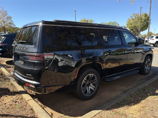 Used 2024 Jeep Wagoneer L Series II w/ Flexible Seating Group AWD/4WD image 5