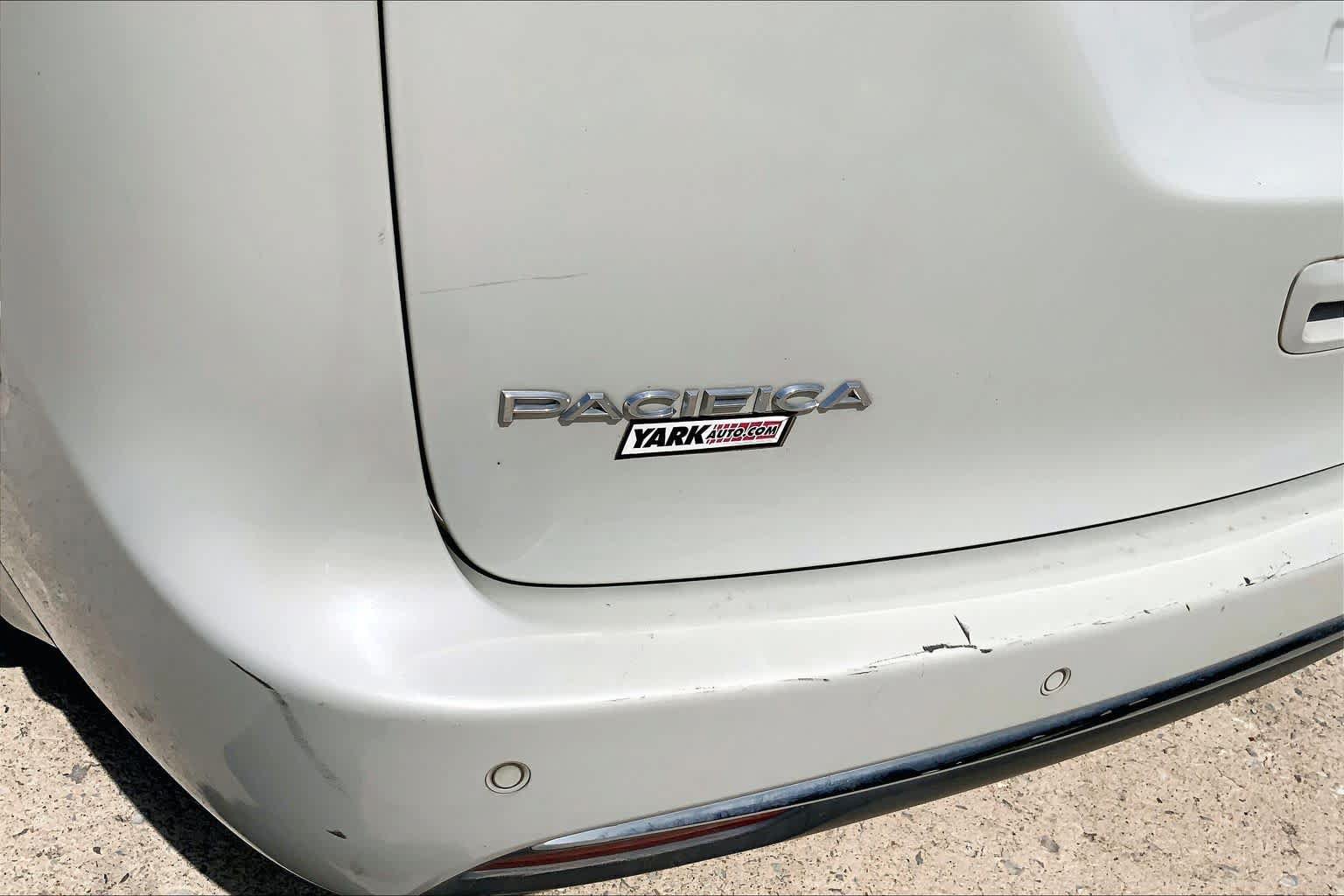 Used 2017 Chrysler Pacifica Touring-L FWD image 27