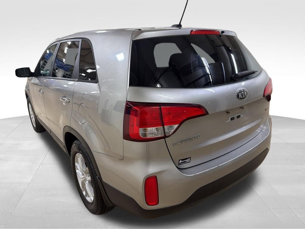 Used 2015 Kia Sorento LX image 4