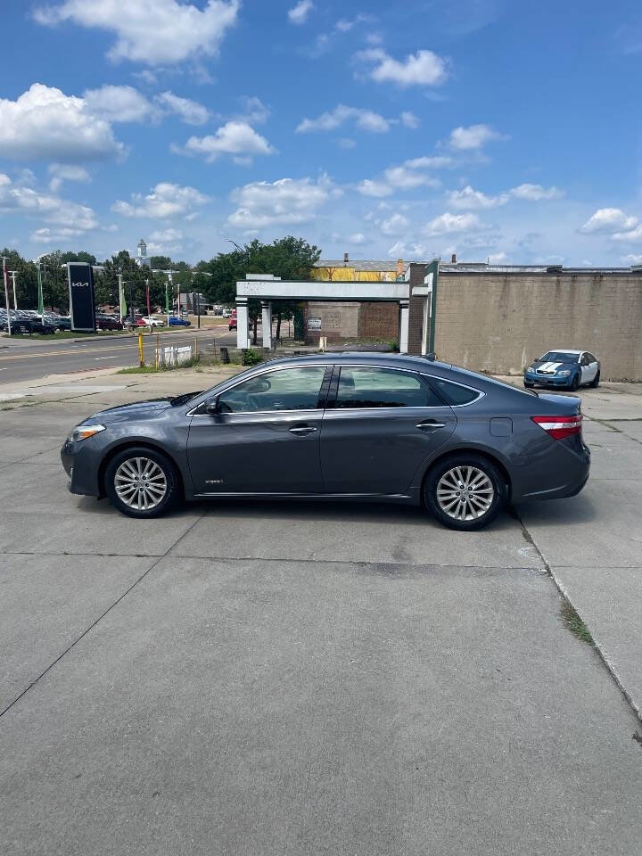 Used 2013 Toyota Avalon Limited image 16