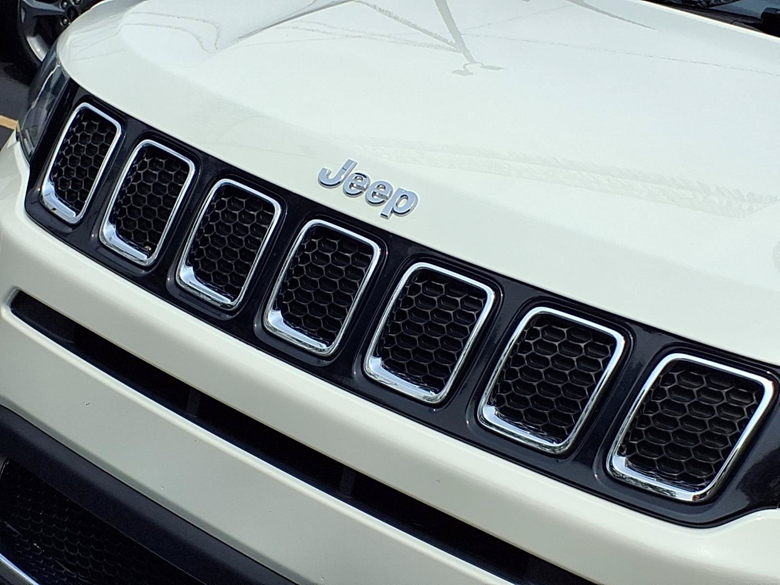 Used 2018 Jeep Compass Limited AWD/4WD image 29
