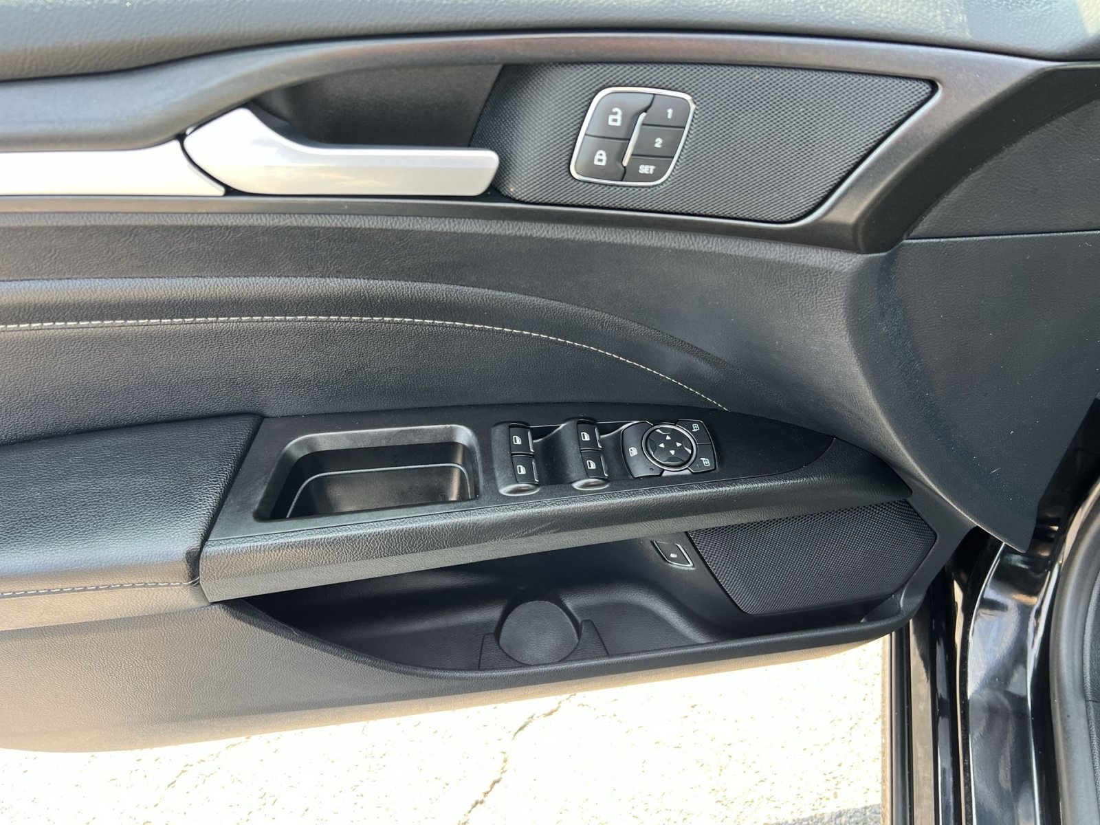 Used 2019 Ford Fusion Energi Titanium FWD image 15