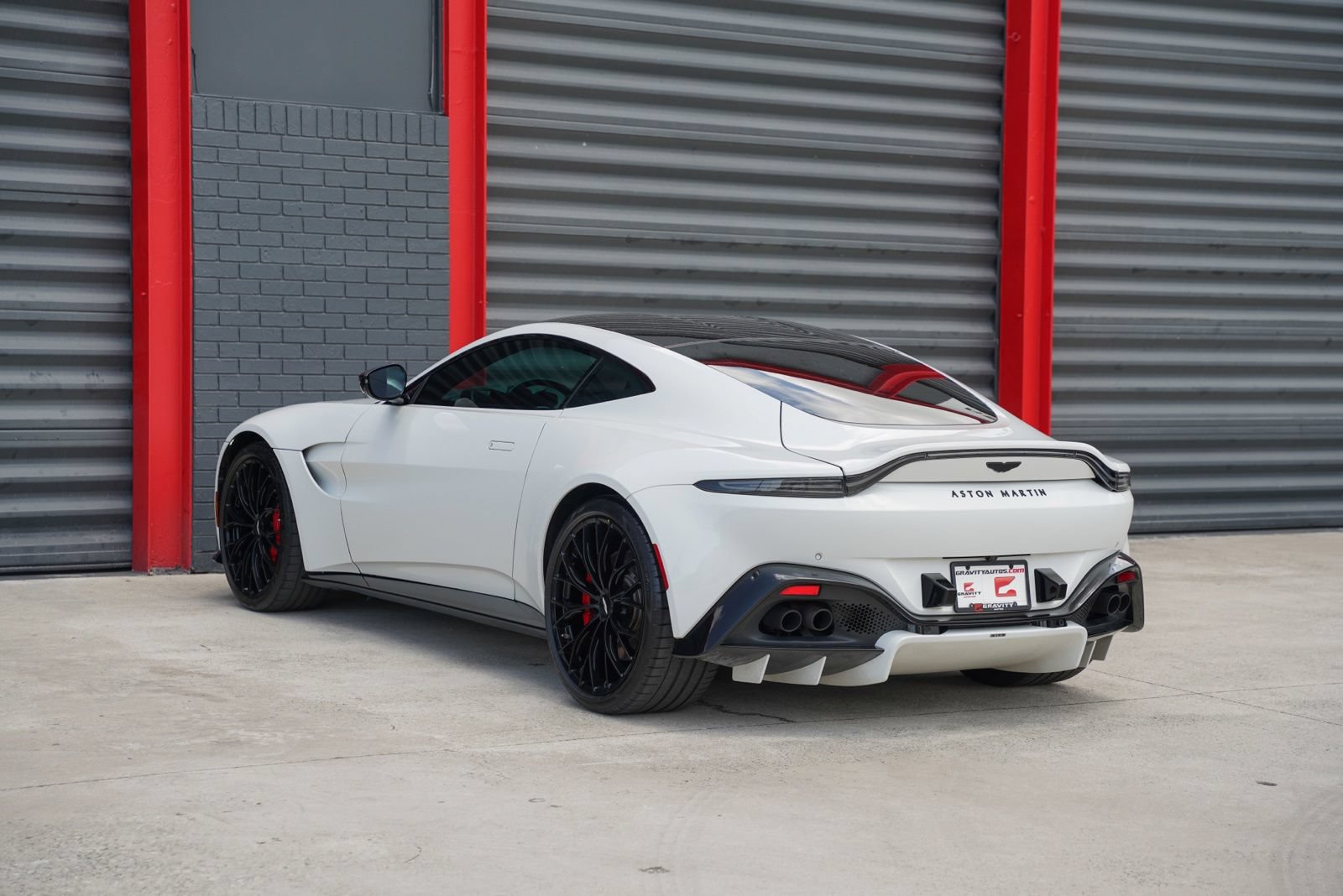 Used 2023 Aston Martin V8 Vantage Coupe RWD image 17