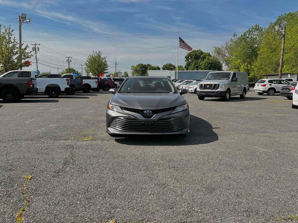 Used 2020 Toyota Camry XLE w/ Sunroof Package image 3